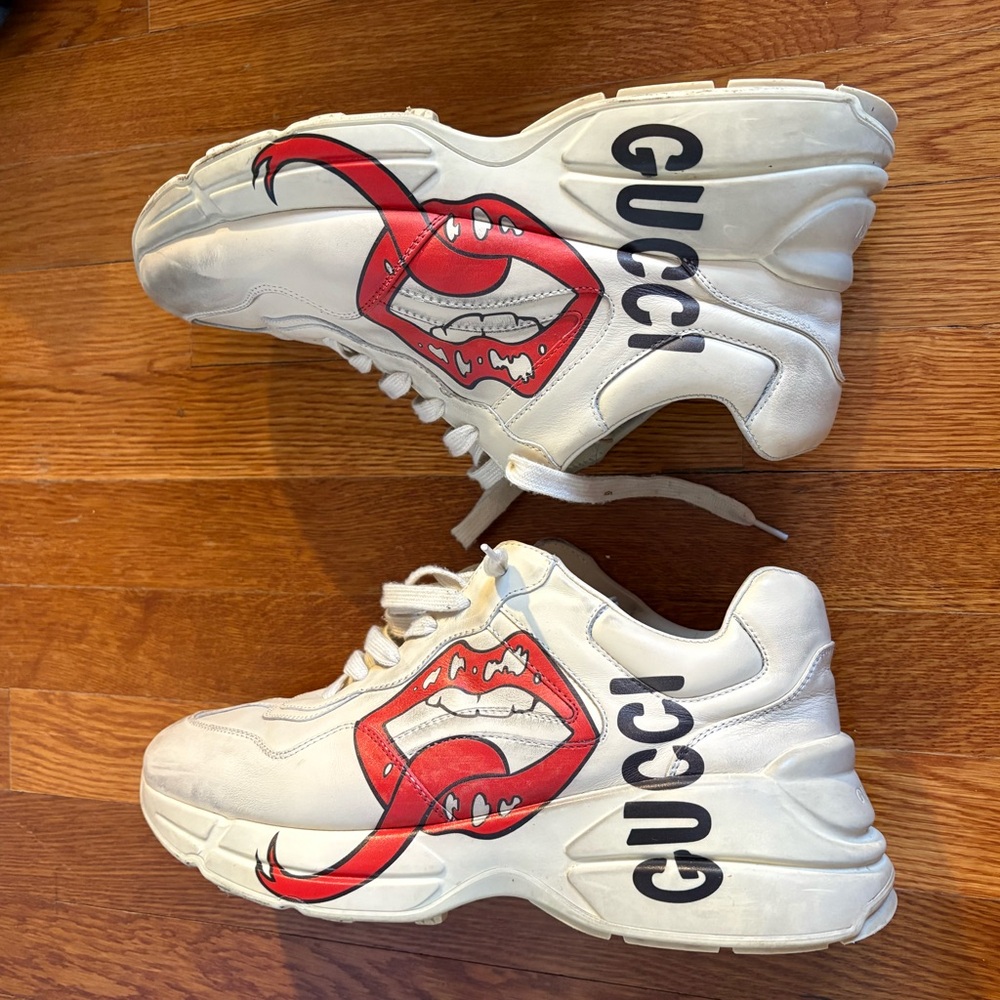 Gucci Cream Sneakers with Red Lip Graphic - Picture 2 of 8